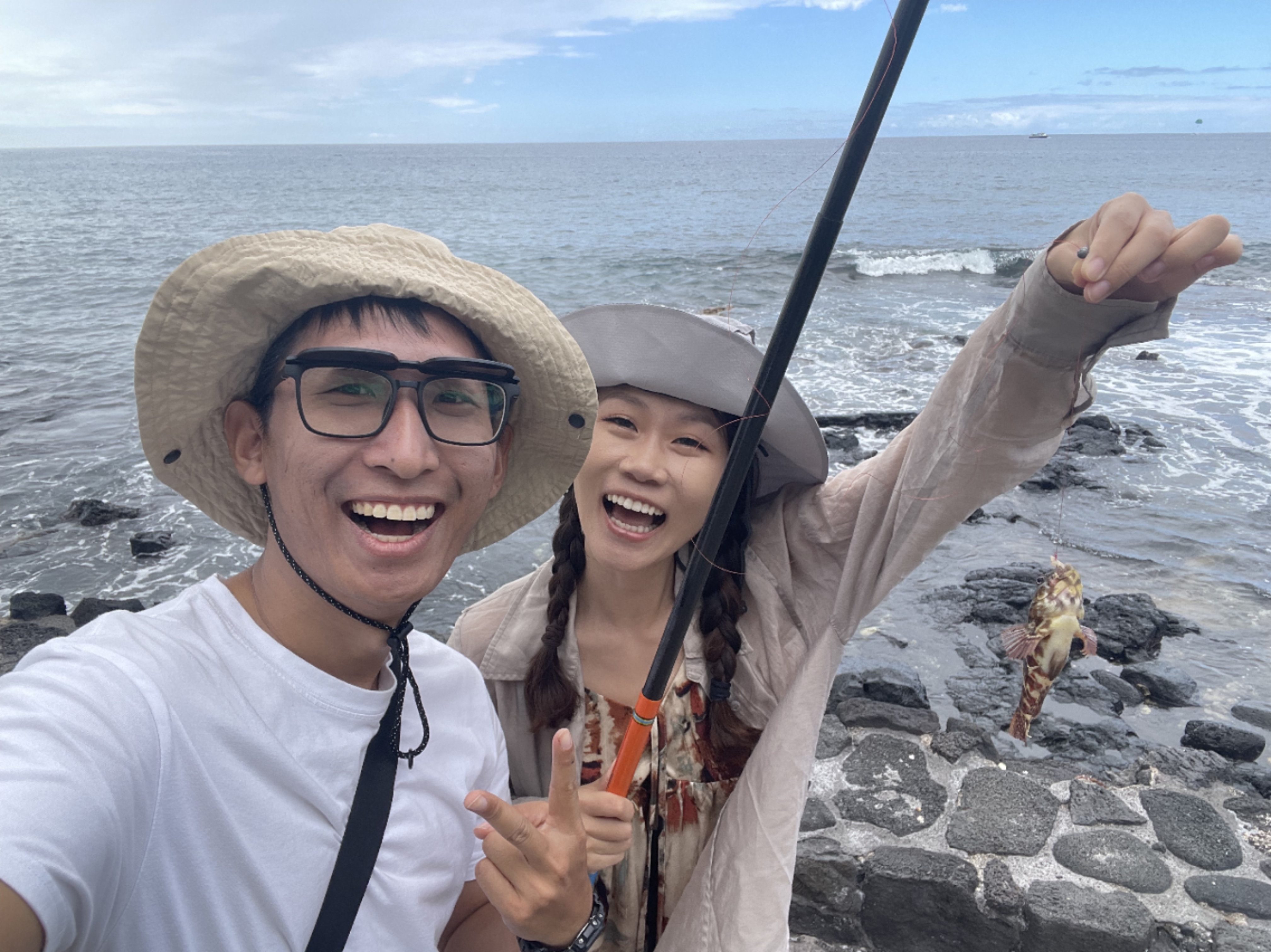 Xi Yu traveling by the coast